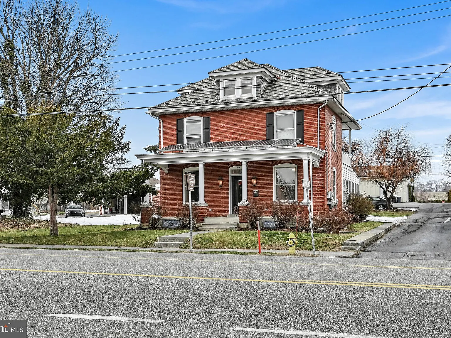 753 E Main St - 1