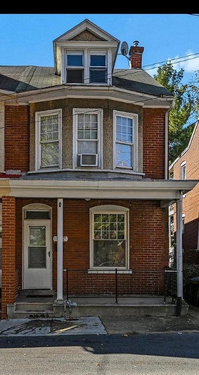 135 S 11th St - 2