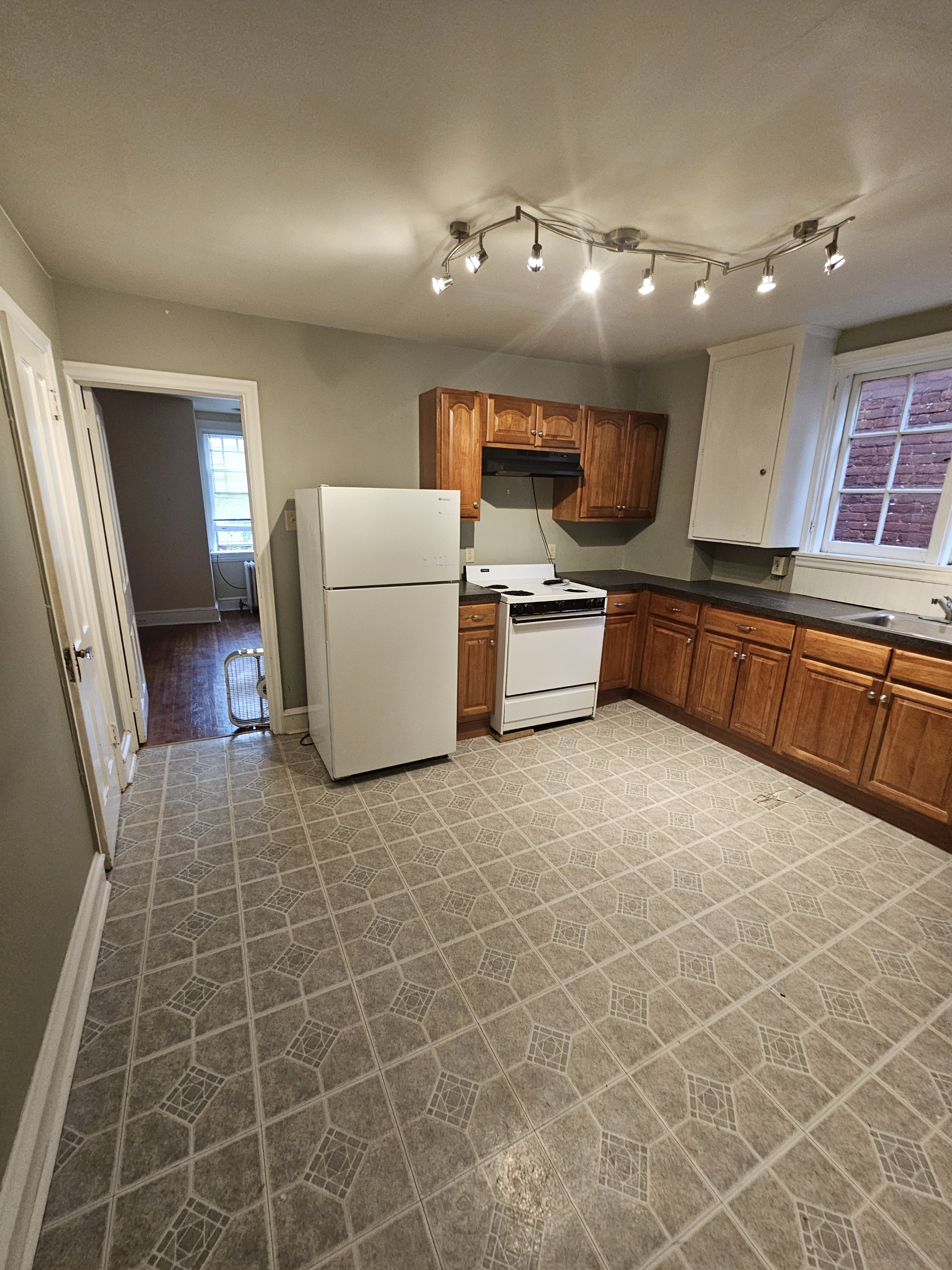 206 E New St