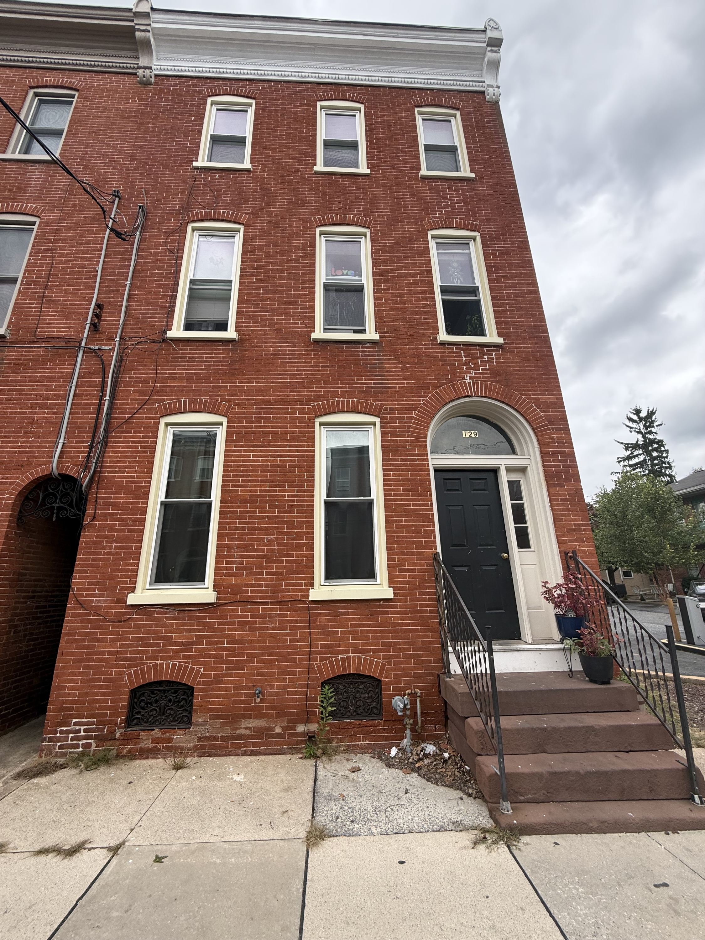 129 E Walnut St APT 4