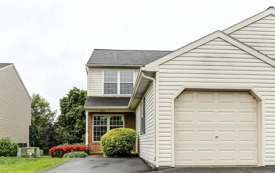 352 Deerfield Dr